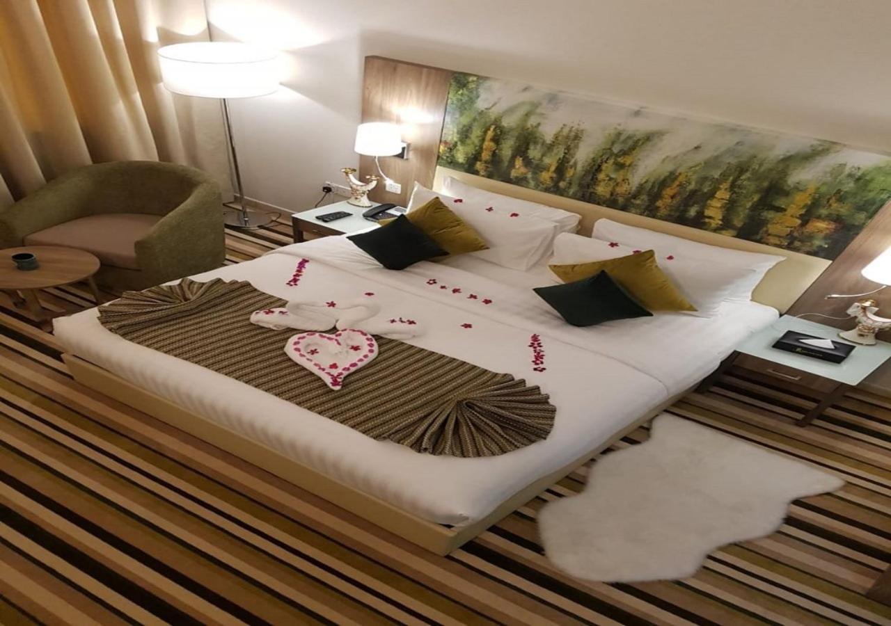 รอยัล วิว โฮเต็ล Hotel ราสอัลไคมาห์ ภายนอก รูปภาพ